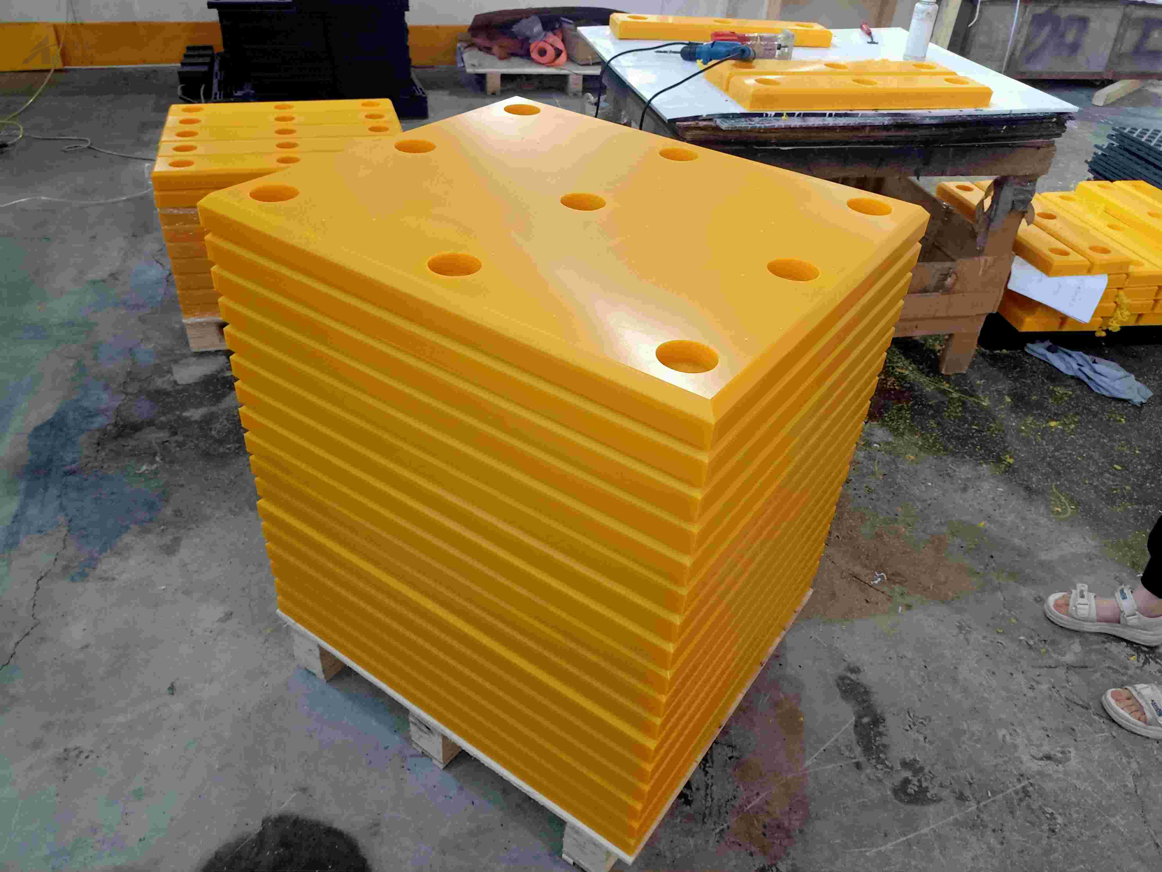 China fertigt UHMW-PE / HDPE Marine Fender Face Sheet 